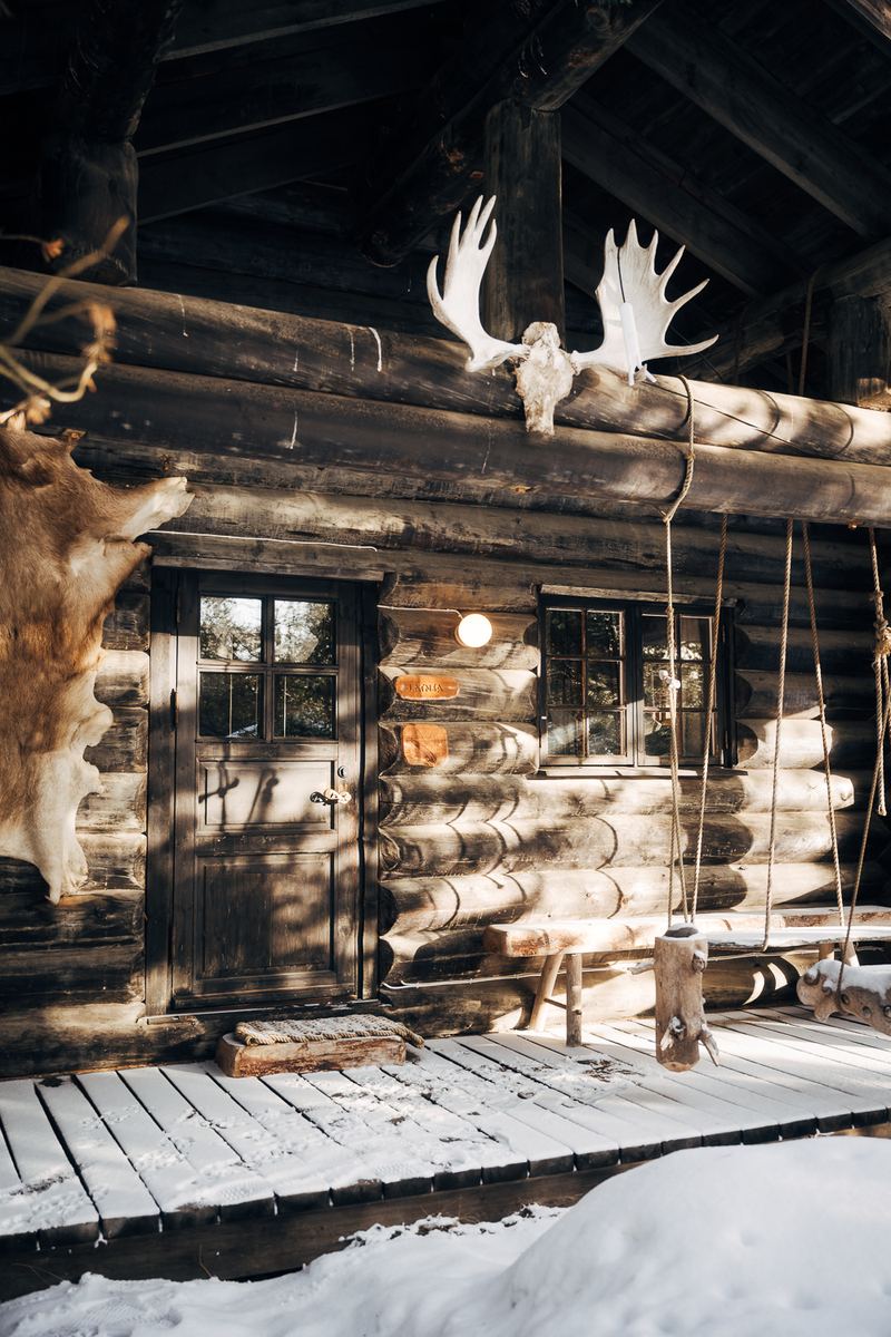 The porch of Latnja with antlers over the door