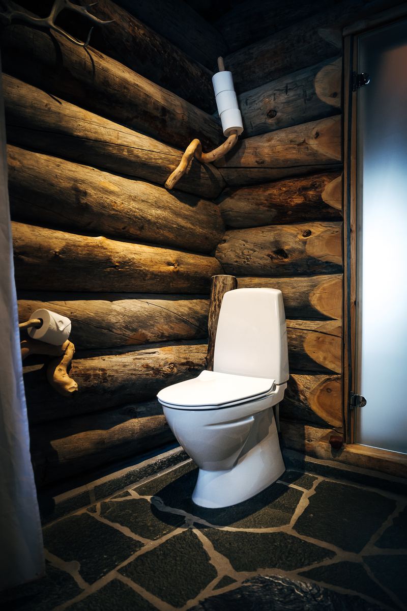 Soarvi's own bathroom with a slate floor