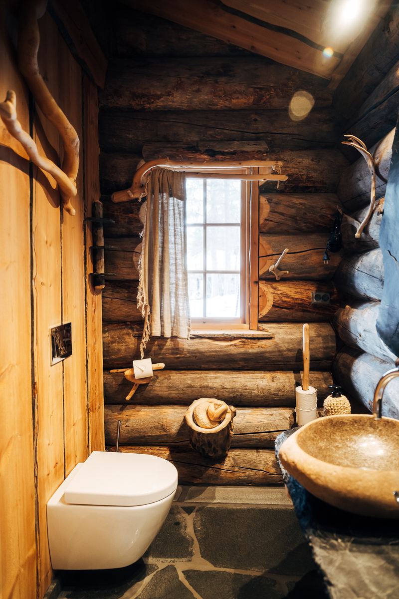 Verdde's own bathroom with a slate floor