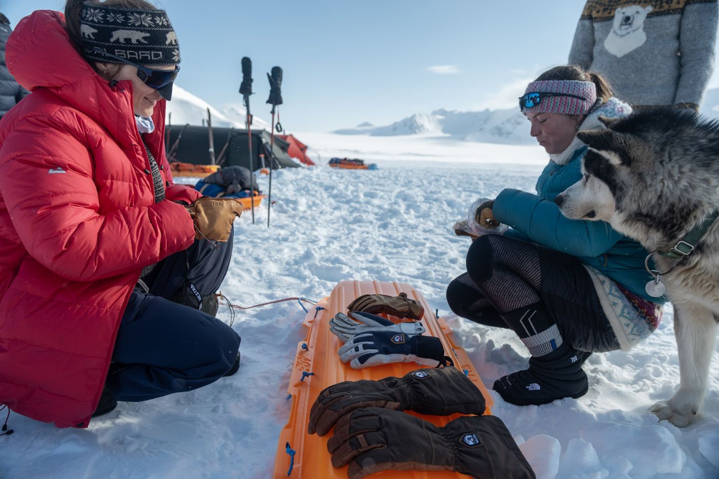 Mini glove market on the glacial plateau