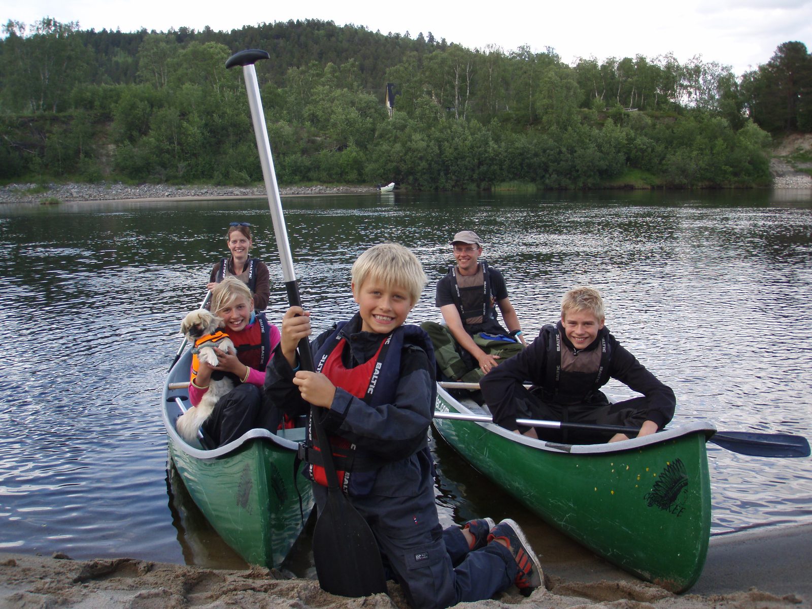 Family paddling