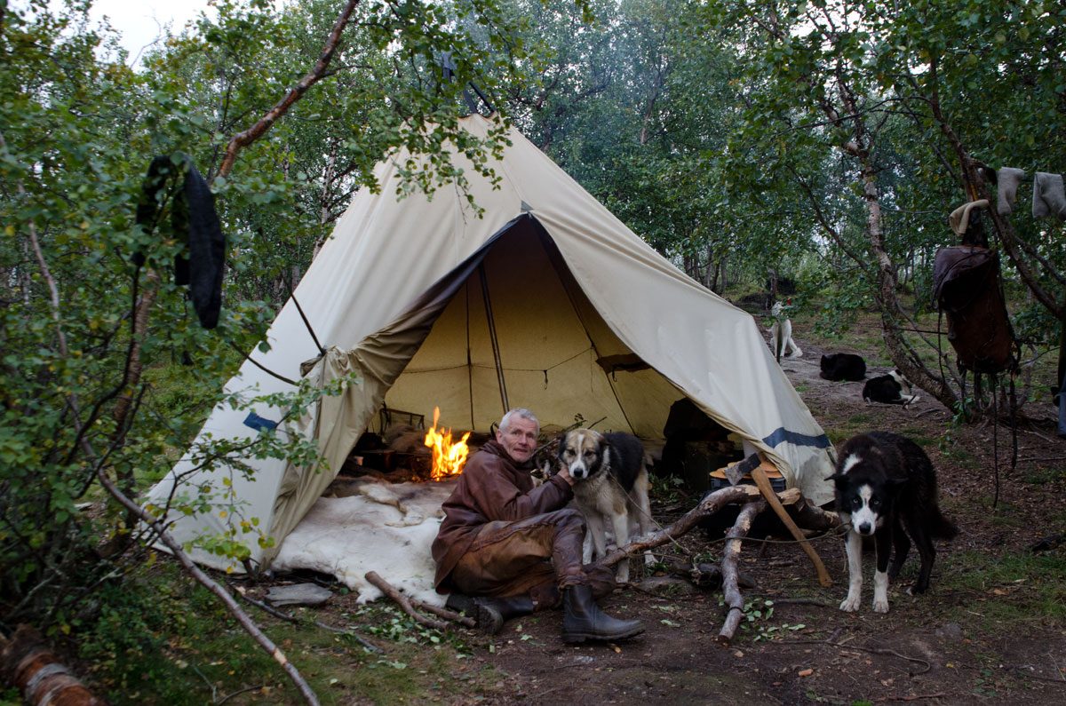Night in the lavvu