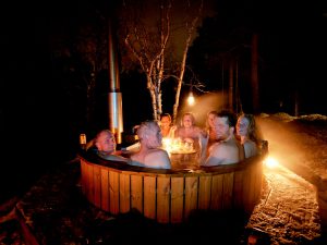 Outdoor_hot_tub